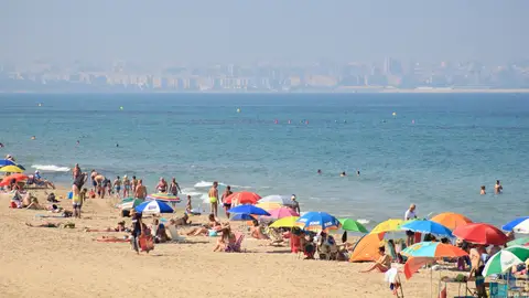 La playa de Los Arenales del Sol. LOS ARENALES DEL SOL