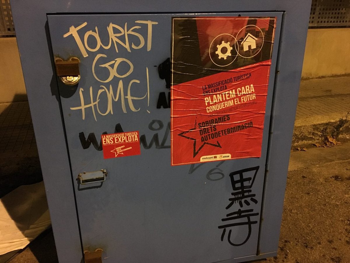 Cort rechaza las acciones de protesta de Arran contra el turismo en el Arenal Cort rechaza las acciones de protesta de Arran contra el turismo en el Arenal