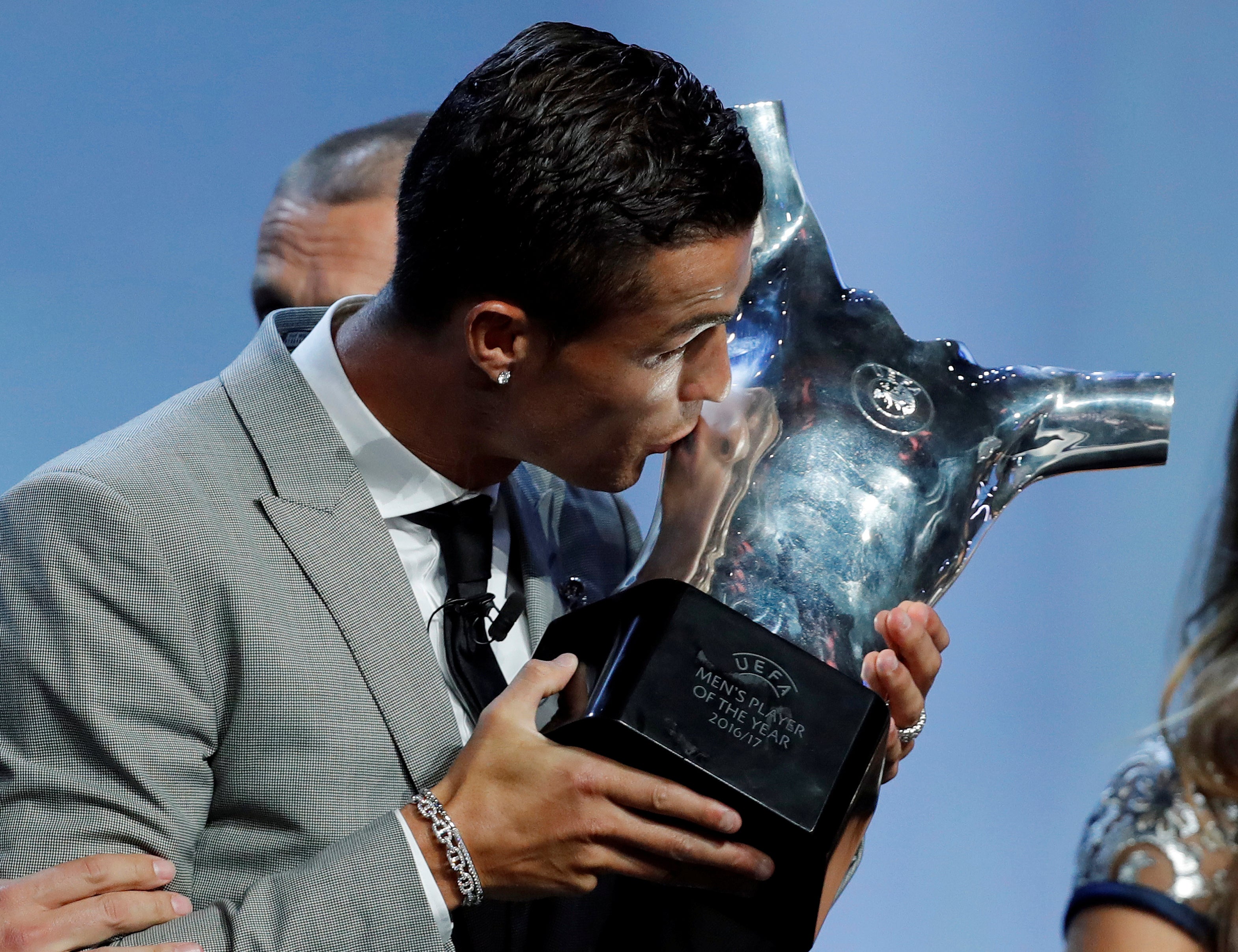 Cristiano Ronaldo galardonado como mejor jugador del año de la UEFA Cristiano Ronaldo galardonado como mejor jugador del año de la UEFA