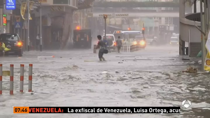 Al menos doce muertos por el paso del tifón 'Hato' por el sur de China Al menos doce muertos por el paso del tifón 'Hato' por el sur de China