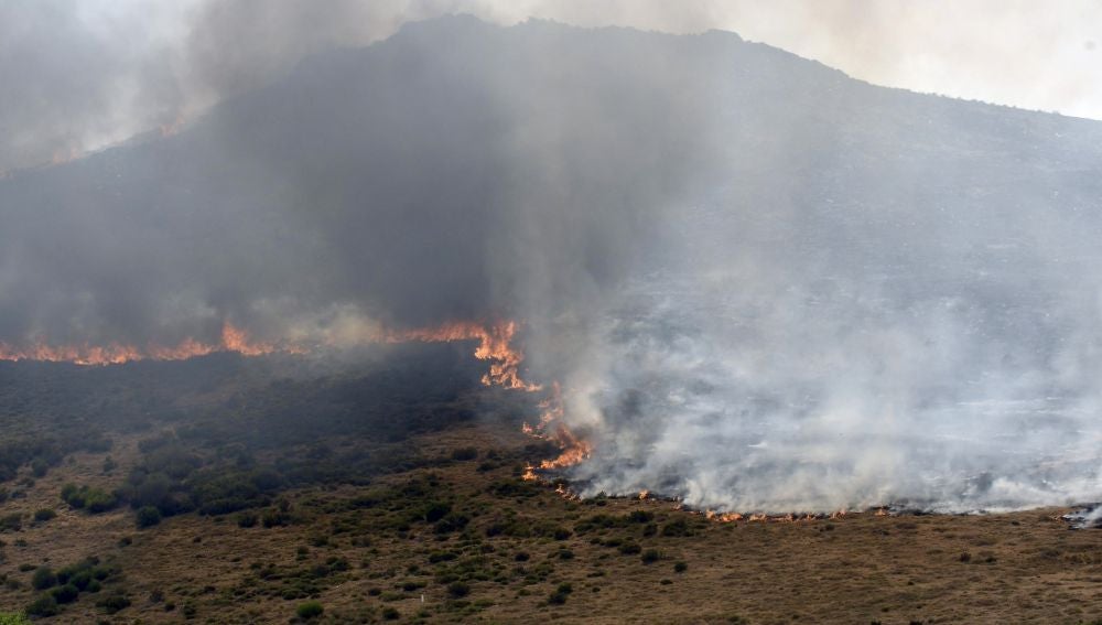  Incendio en Encinedo (León), en la comarca de La Cabrera