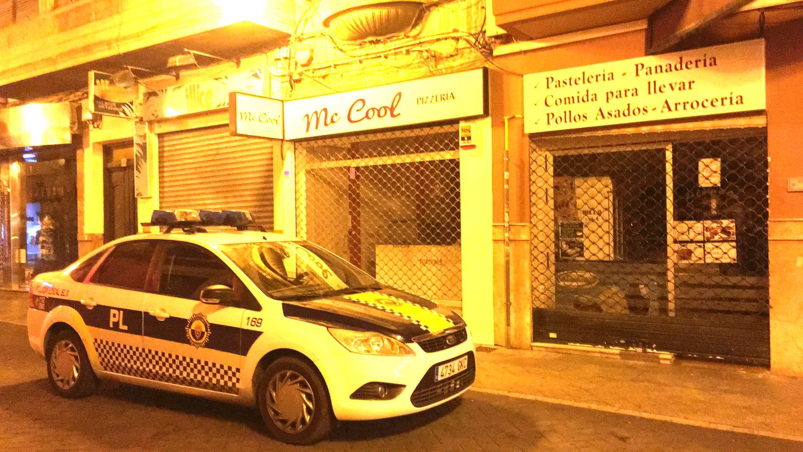 La Policía Local de Elche sorprende a dos hombres robando en un local La Policía Local de Elche sorprende a dos hombres robando en un local