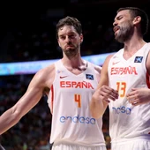 Los hermanos gasol jugando Los hermanos gasol jugando