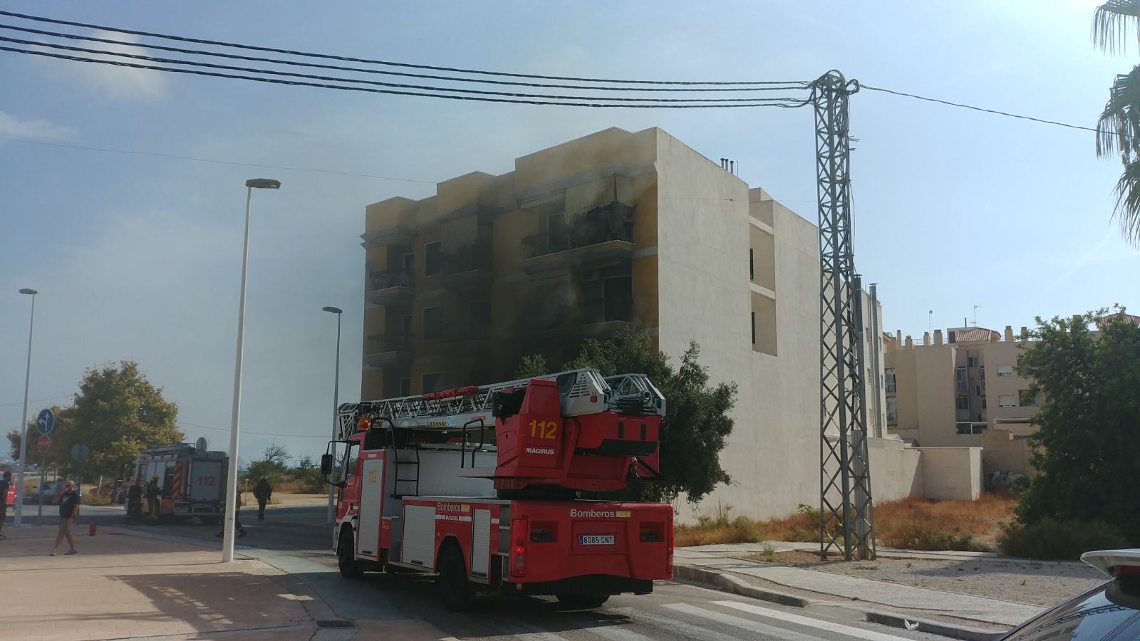 Un garaje se incendia en la calle La Pinta de El Altet Un garaje se incendia en la calle La Pinta de El Altet