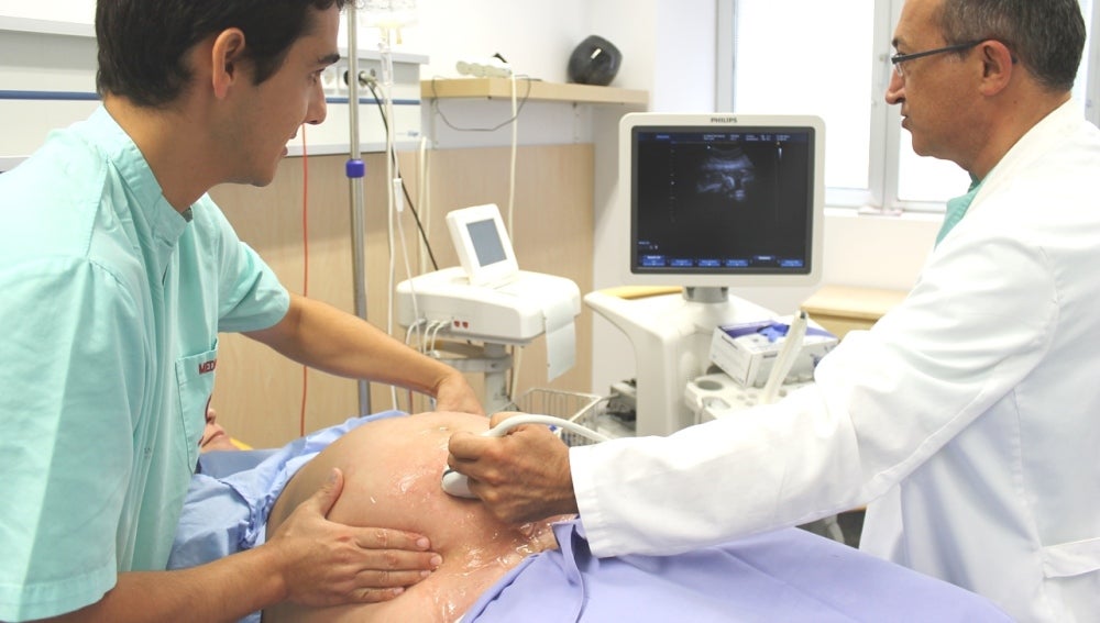 Ecografía a una embarazada en el Hospital del Vinalopó
