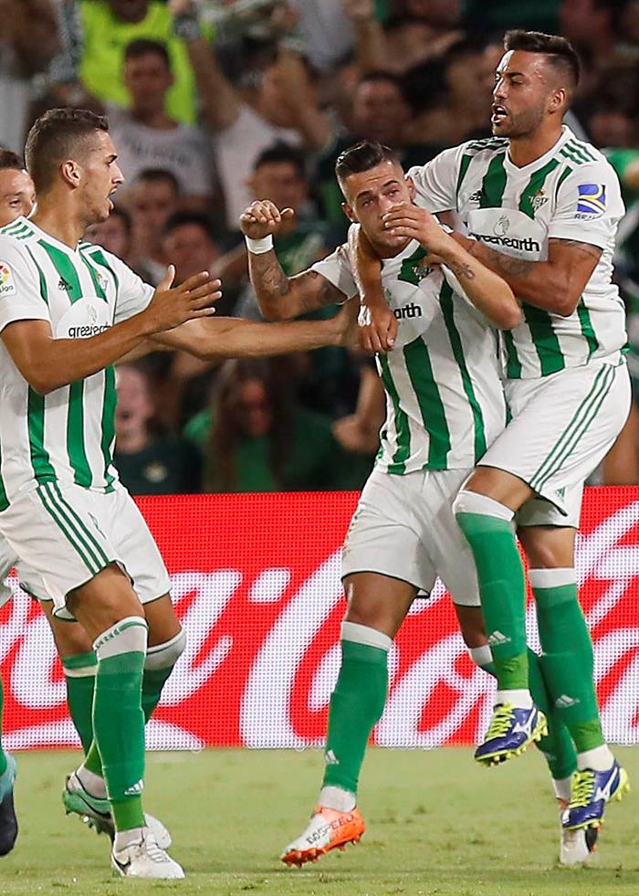Real Betis 2-1 Celta de Vigo. El Betis vence al Celta en su estreno liguero en el Villamarín Real Betis 2-1 Celta de Vigo. El Betis vence al Celta en su estreno liguero en el Villamarín