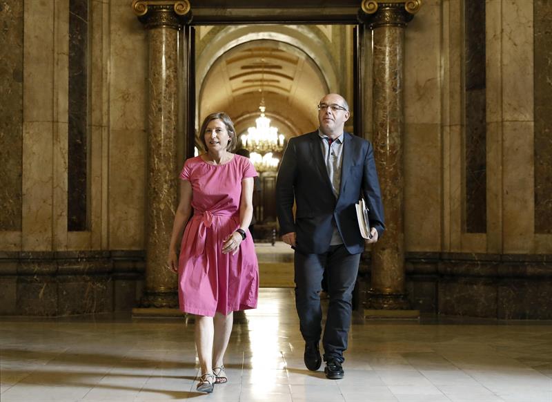 Junts pel Sí contempla "cualquier Vía" para aprobar la ley del referéndum, también el decreto ley Junts pel Sí contempla "cualquier Vía" para aprobar la ley del referéndum, también el decreto ley