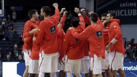 Arenga de la selecci&oacute;n de baloncesto ante Lituania