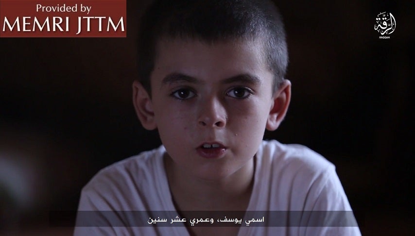 Un niño de diez años amenaza a Donald Trump en un vídeo propagandístico de Daesh Un niño de diez años amenaza a Donald Trump en un vídeo propagandístico de Daesh