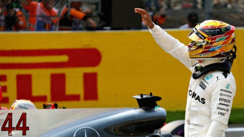 Lewis Hamilton celebra una pole