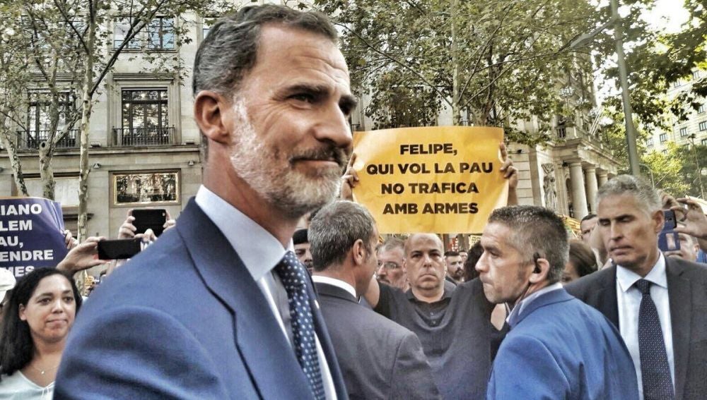 El Rey Felipe en la manifestación contra el terrorismo en Barcelona