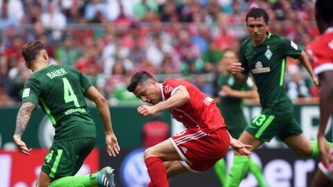 Lewandowski ante el Bremen