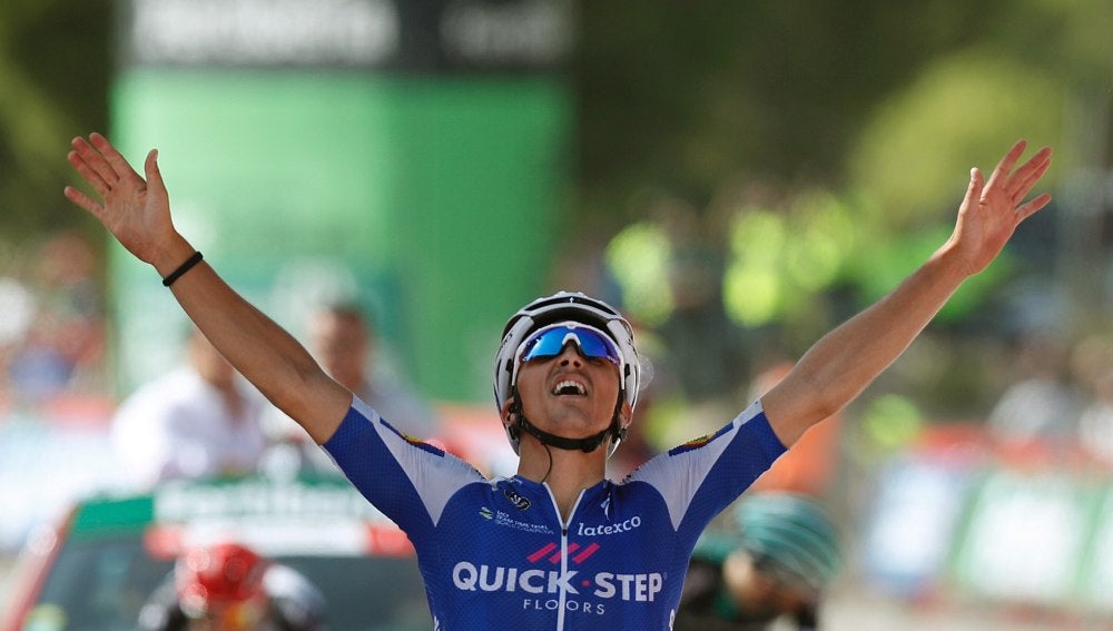 Julian Alaphilippe celebra su triunfo en la Vuelta a España