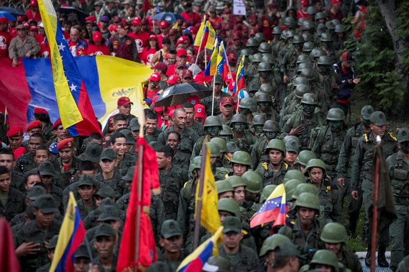 Seis muertos en enfrentamientos entre el Ejército y un grupo violento en Venezuela Seis muertos en enfrentamientos entre el Ejército y un grupo violento en Venezuela