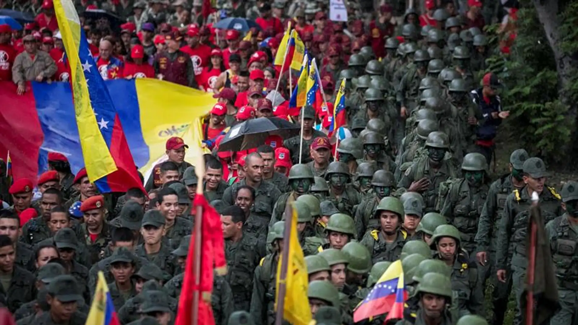 Militares y civiles participan en ejercicios militares en Venezuela
