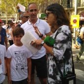 Asistentes a la manifestación contra el terrorismo en Barcelona