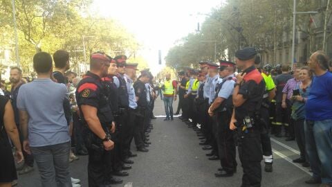 Mossos d'Esquadra en la manifestaci&oacute;n contra el terrorismo en Barcelona