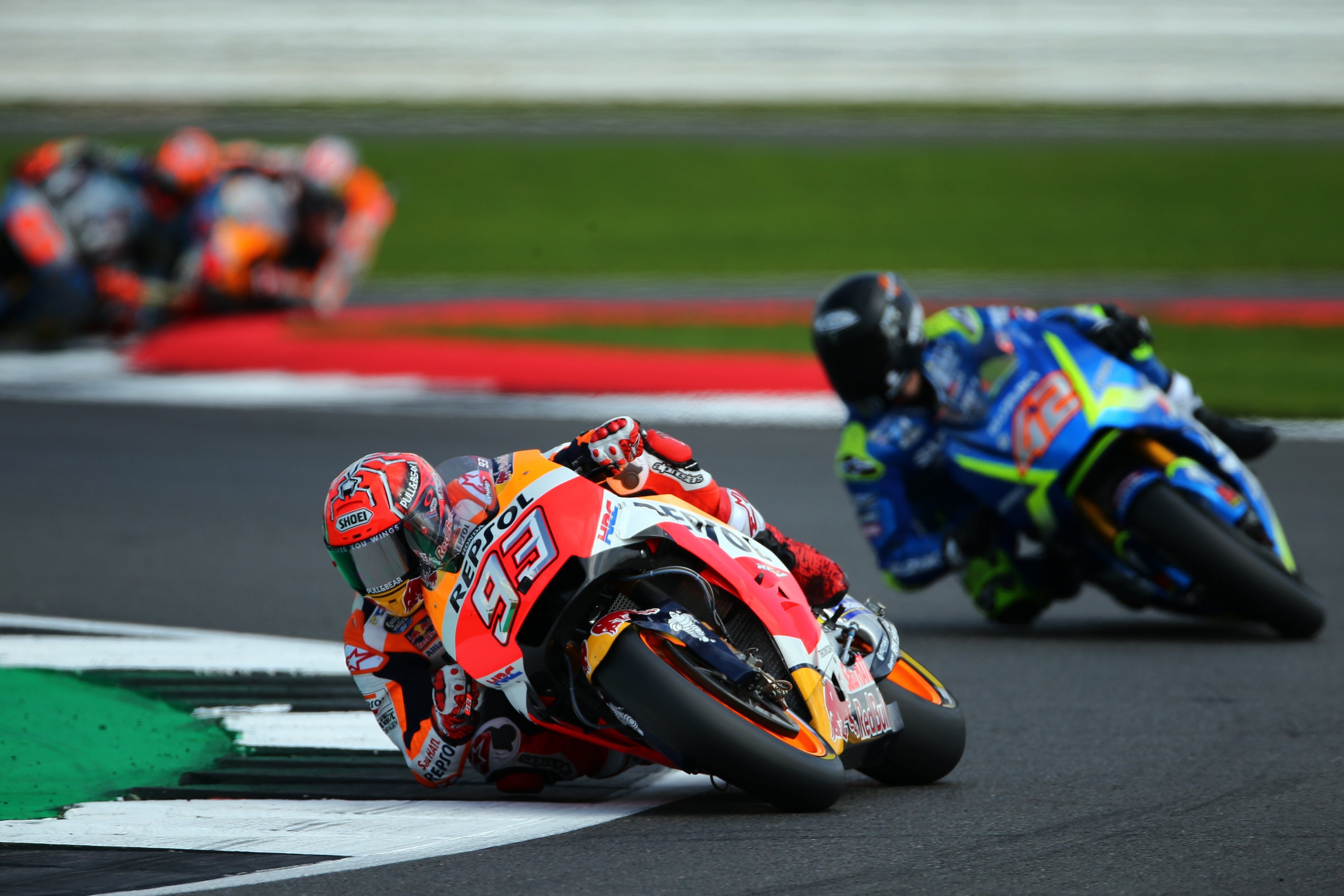 Dovizioso aprovecha el abandono de Marc Márquez en Silverstone y es el nuevo líder de MotoGP Dovizioso aprovecha el abandono de Marc Márquez en Silverstone y es el nuevo líder de MotoGP