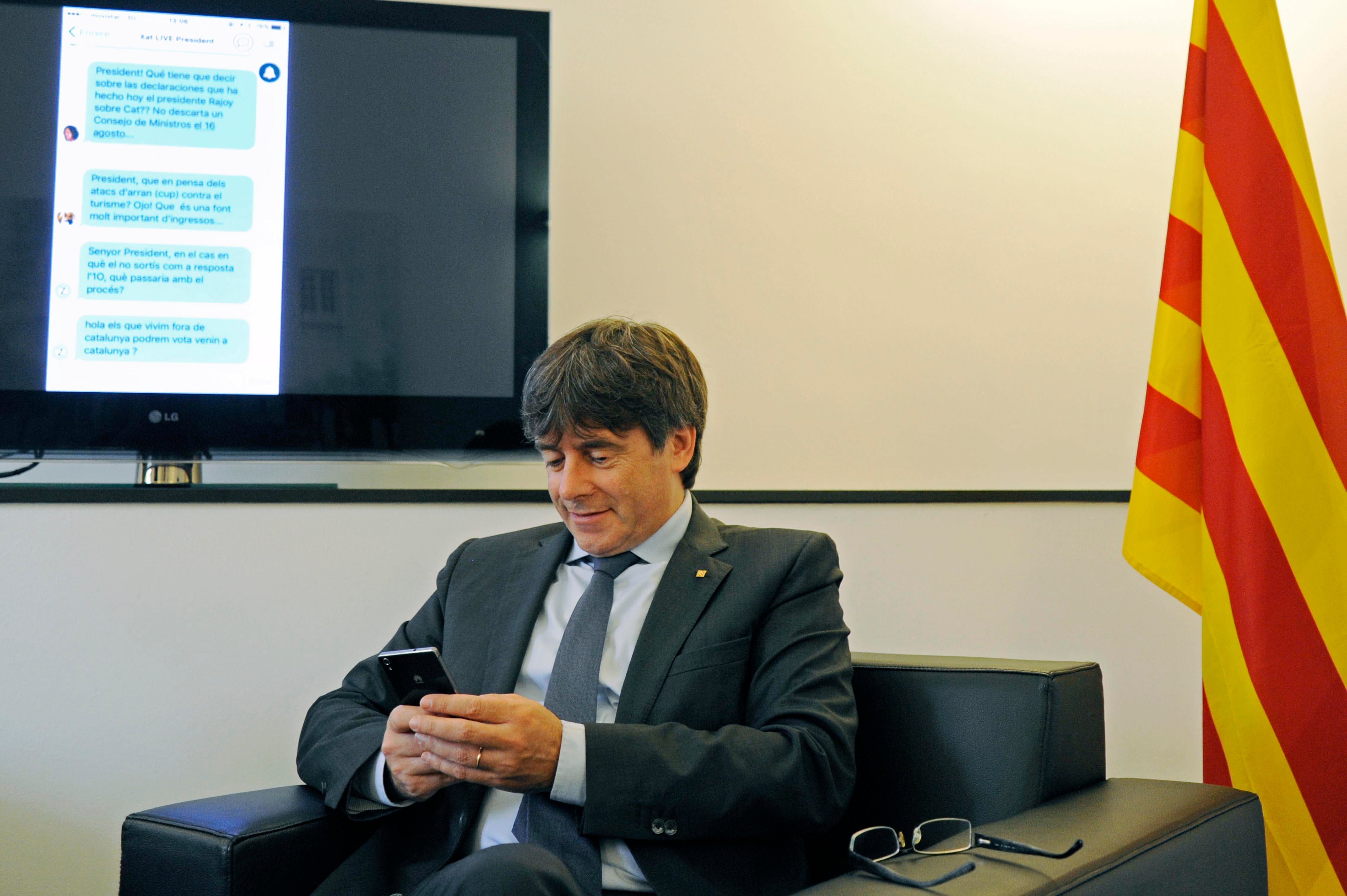 Puigdemont seguiría en el cargo seis meses más en caso de que gane el 'sí' el 1-O Puigdemont seguiría en el cargo seis meses más en caso de que gane el 'sí' el 1-O
