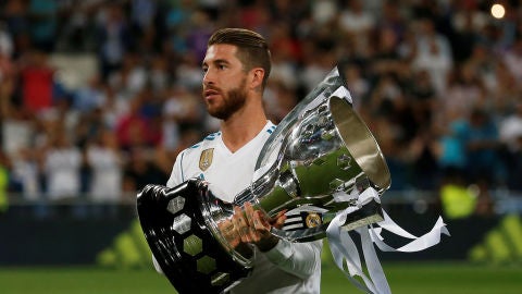 Ramos con el Trofeo de LaLiga