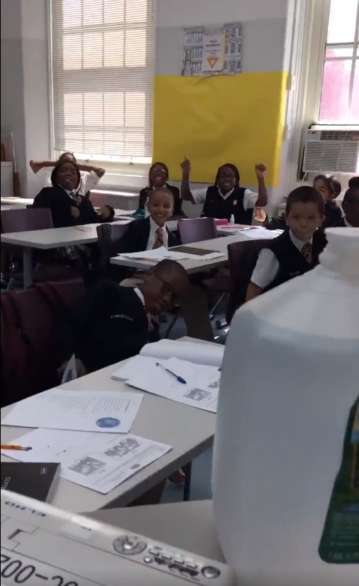 Una profesora de Geografía triunfa con su ingenioso rap para ayudar a sus alumnos a memorizar la lección Una profesora de Geografía triunfa con su ingenioso rap para ayudar a sus alumnos a memorizar la lección