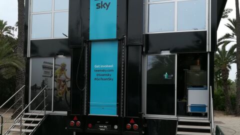Autob&uacute;s del Sky en La Vuelta a Espa&ntilde;a