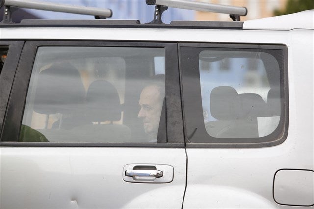 La expareja de Juana Rivas abandona con sus hijos la sede de la Guardia Civil La expareja de Juana Rivas abandona con sus hijos la sede de la Guardia Civil