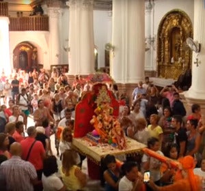 Dimite el vicario de Ceuta por permitir entrar una deidad hindú en el Santuario de la Virgen de África Dimite el vicario de Ceuta por permitir entrar una deidad hindú en el Santuario de la Virgen de África
