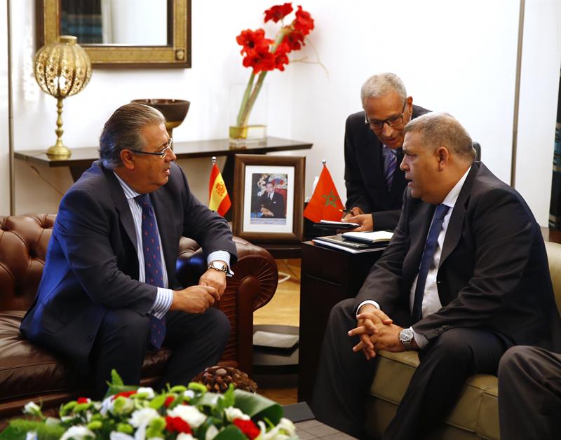 Marruecos insiste ante Zoido en la necesidad de controlar las mezquitas y a los imanes Marruecos insiste ante Zoido en la necesidad de controlar las mezquitas y a los imanes