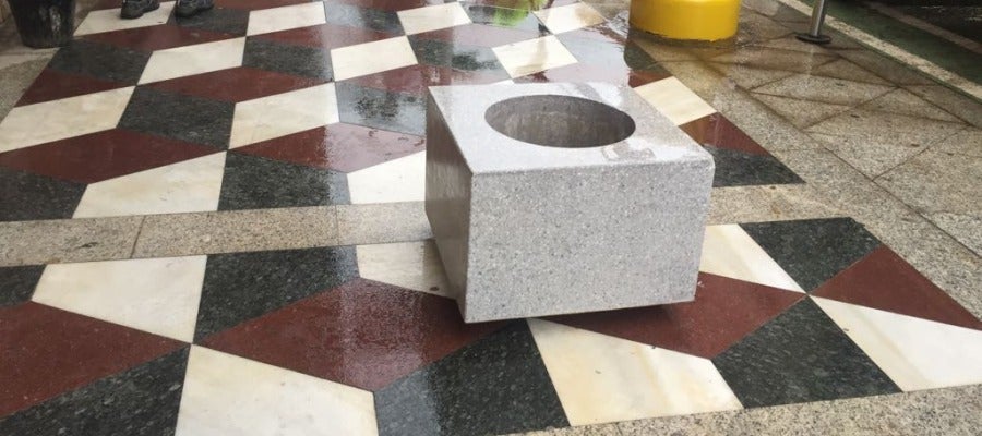 Colocación de maceteros en Los Arenales del Sol Colocación de maceteros en Los Arenales del Sol