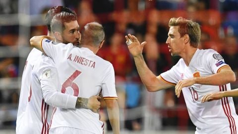 Los jugadores de la Selecci&oacute;n celebran uno de los goles contra Liechtenstein