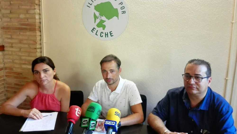 María Castell junto a Fernando Durá y Mauro Rosati, miembro de FEDER