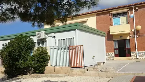 Barracón (aula prefabricada) en el colegio público La Galia de Elche Barracón (aula prefabricada) en el colegio público La Galia de Elche
