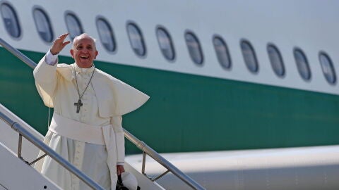 Viaje del papa Francisco en avi&oacute;n (Archivo)