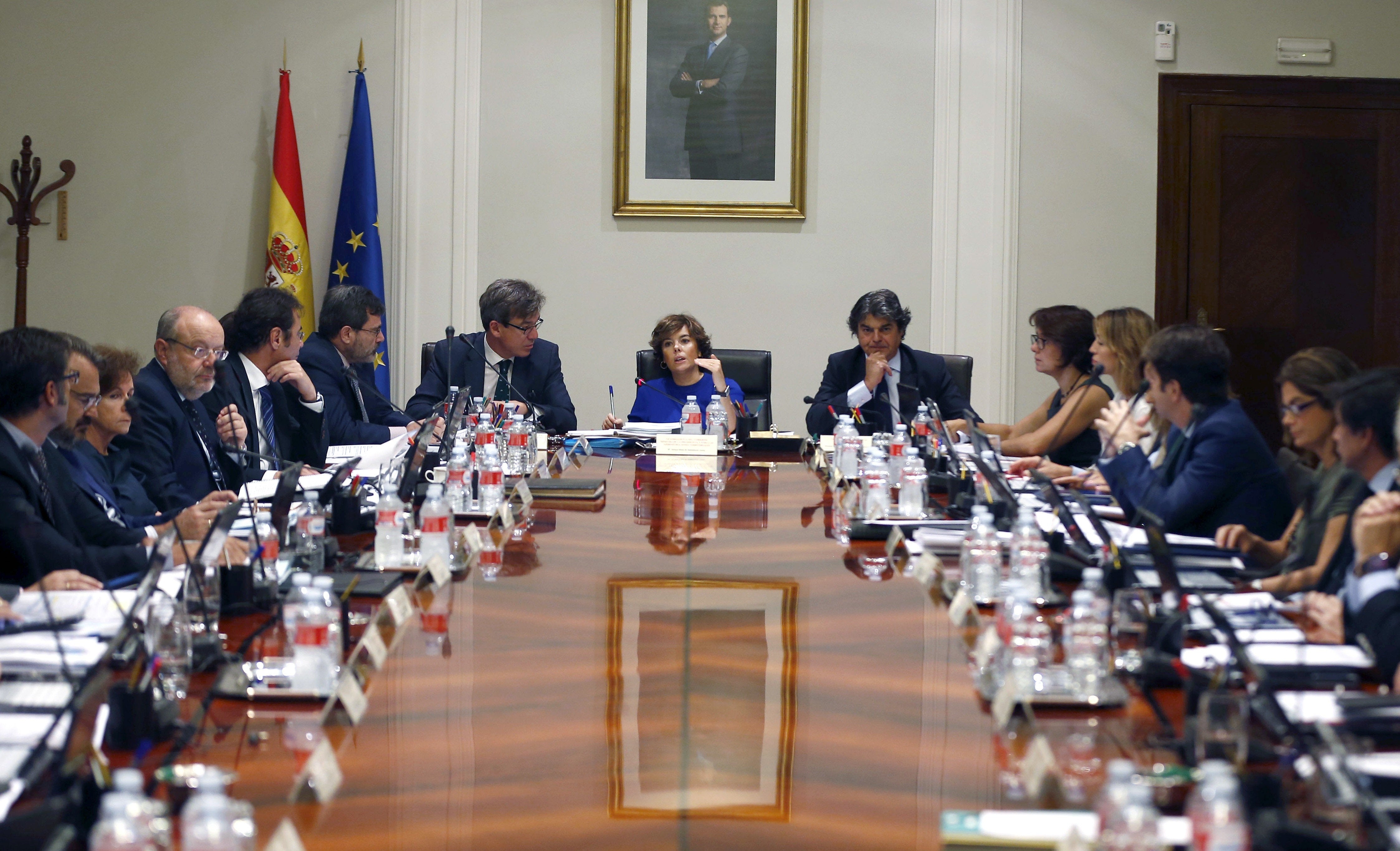 Santamaría reúne a los secretarios de Estado para aprobar las medidas contra las leyes de ruptura de la Generalitat Santamaría reúne a los secretarios de Estado para aprobar las medidas contra las leyes de ruptura de la Generalitat