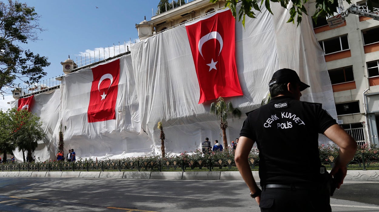 Una toma de rehenes en nombre del Daesh acaba con 3 muertos en el sur de Francia Una toma de rehenes en nombre del Daesh acaba con 3 muertos en el sur de Francia