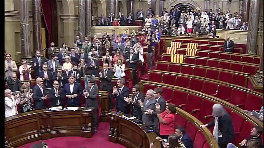 El Parlament reafirma los "objetivos políticos" de la resolución independentista del 9N suspendida por el TC El Parlament reafirma los "objetivos políticos" de la resolución independentista del 9N suspendida por el TC