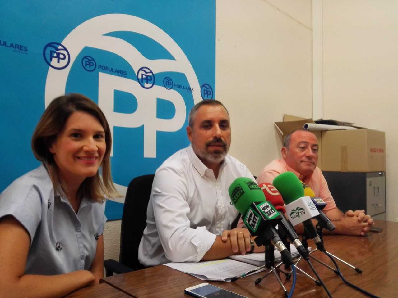 Mercedes Alonso y Vicente Granero se resisten a dejar las portavocías del Grupo Municipal del PP en Elche Mercedes Alonso y Vicente Granero se resisten a dejar las portavocías del Grupo Municipal del PP en Elche