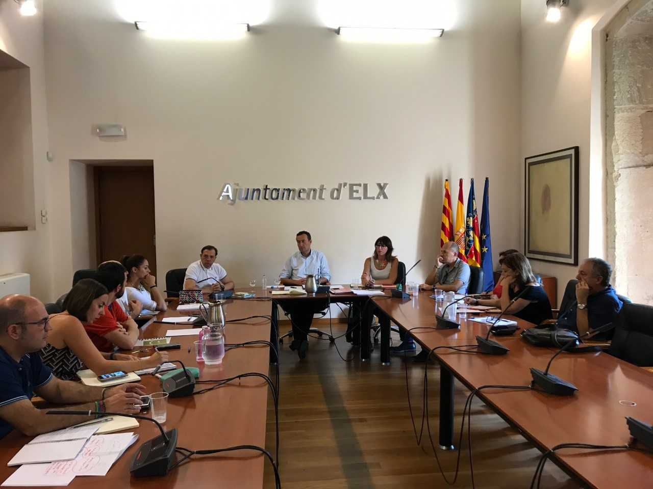 El tripartito de Elche arranca el curso político con la mirada en los Presupuestos Municipales de 2018 El tripartito de Elche arranca el curso político con la mirada en los Presupuestos Municipales de 2018