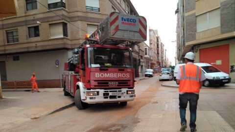 Los bomberos han emitido un escrito dirigido a la empresa adjudicataria que hab&iacute;a solicitado este asesoramiento para comprobar la adecuaci&oacute;n de las dimensiones y radios de giro de intersecciones de calles, l&iacute;mites de zonas de aparcamiento, colocaci&oacute;n de farolas y otros elementos de mobiliario urbano que pudieran entorpecer el acceso de camiones de bomberos.