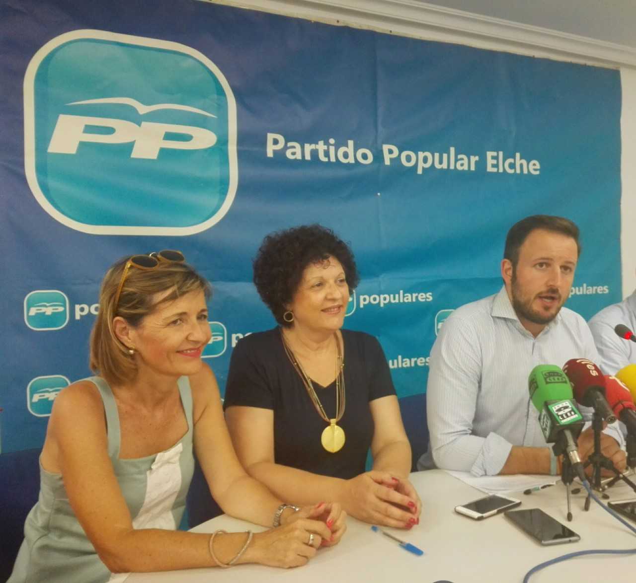 El pulso en el PP de Elche se tensa: una mayoría del Grupo Municipal aprueba relevar a sus portavoces El pulso en el PP de Elche se tensa: una mayoría del Grupo Municipal aprueba relevar a sus portavoces