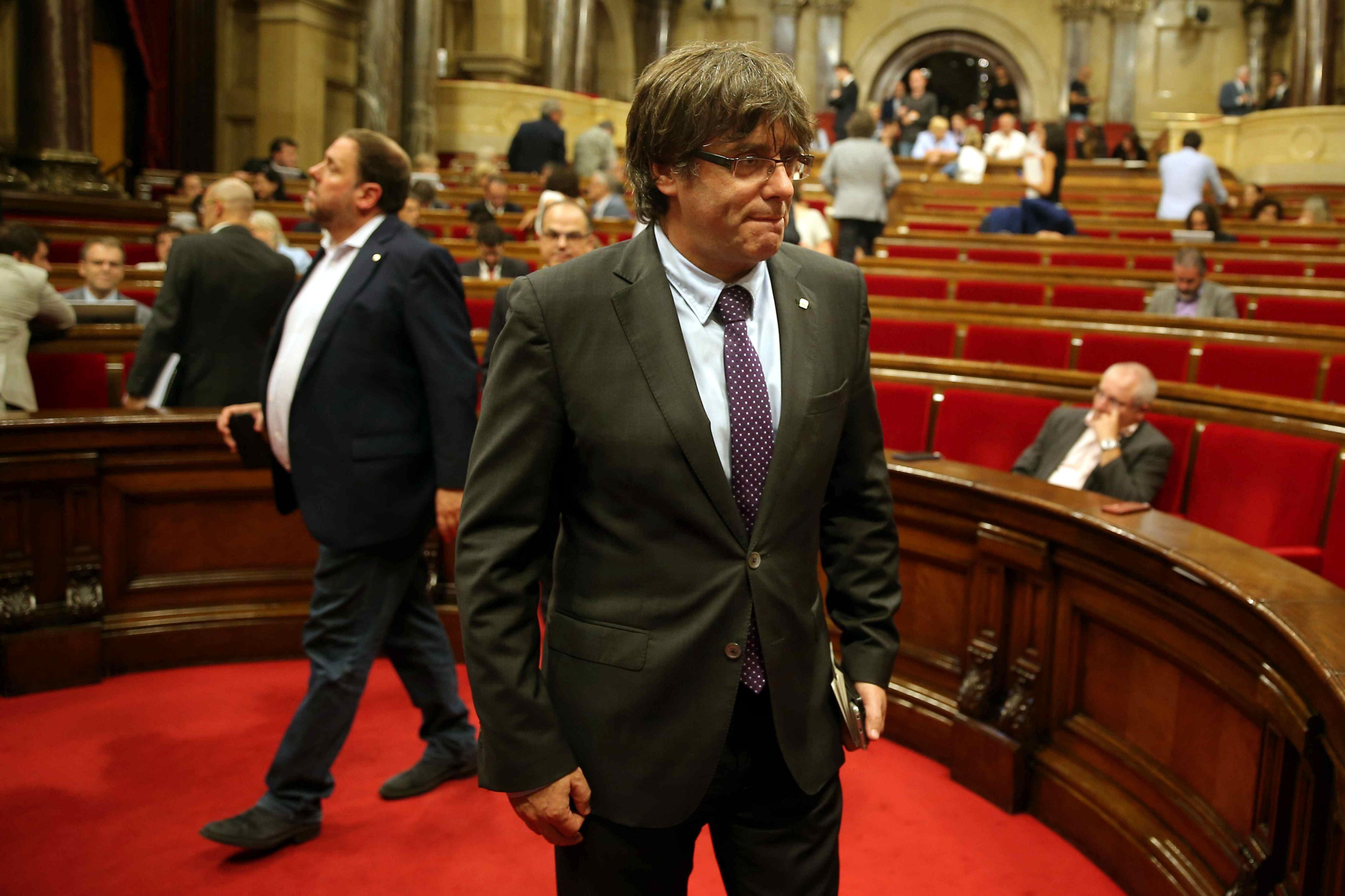 La Fiscalía presenta una querella contra Puigdemont y el resto de miembros del Govern por prevaricación y malversación La Fiscalía presenta una querella contra Puigdemont y el resto de miembros del Govern por prevaricación y malversación