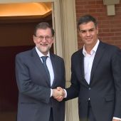 Rajoy y Sánchez se reúnen en el Palacio de la Moncloa ante los pasos para celebrar un referéndum 