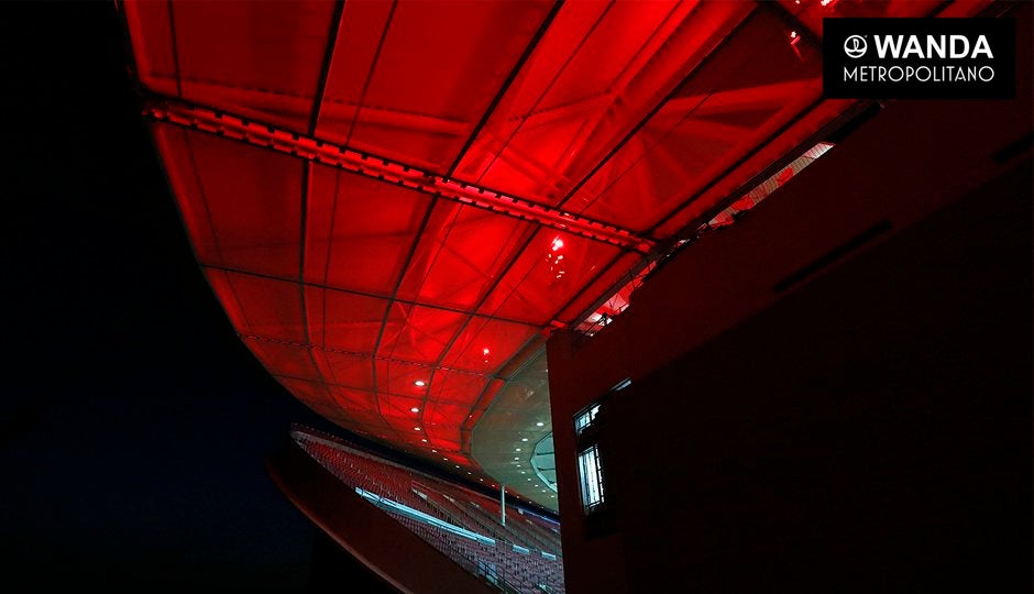 El Wanda Metropolitano ya brilla en la noche de Madrid El Wanda Metropolitano ya brilla en la noche de Madrid