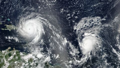 Imagen facilitada por la NASA que muestra el hurac&aacute;n Irma y el Hurac&aacute;n Jos&eacute; en el Oc&eacute;ano Atl&aacute;ntico