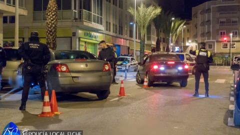 Control de alcoholemia de la Polic&iacute;a Local en Elche.