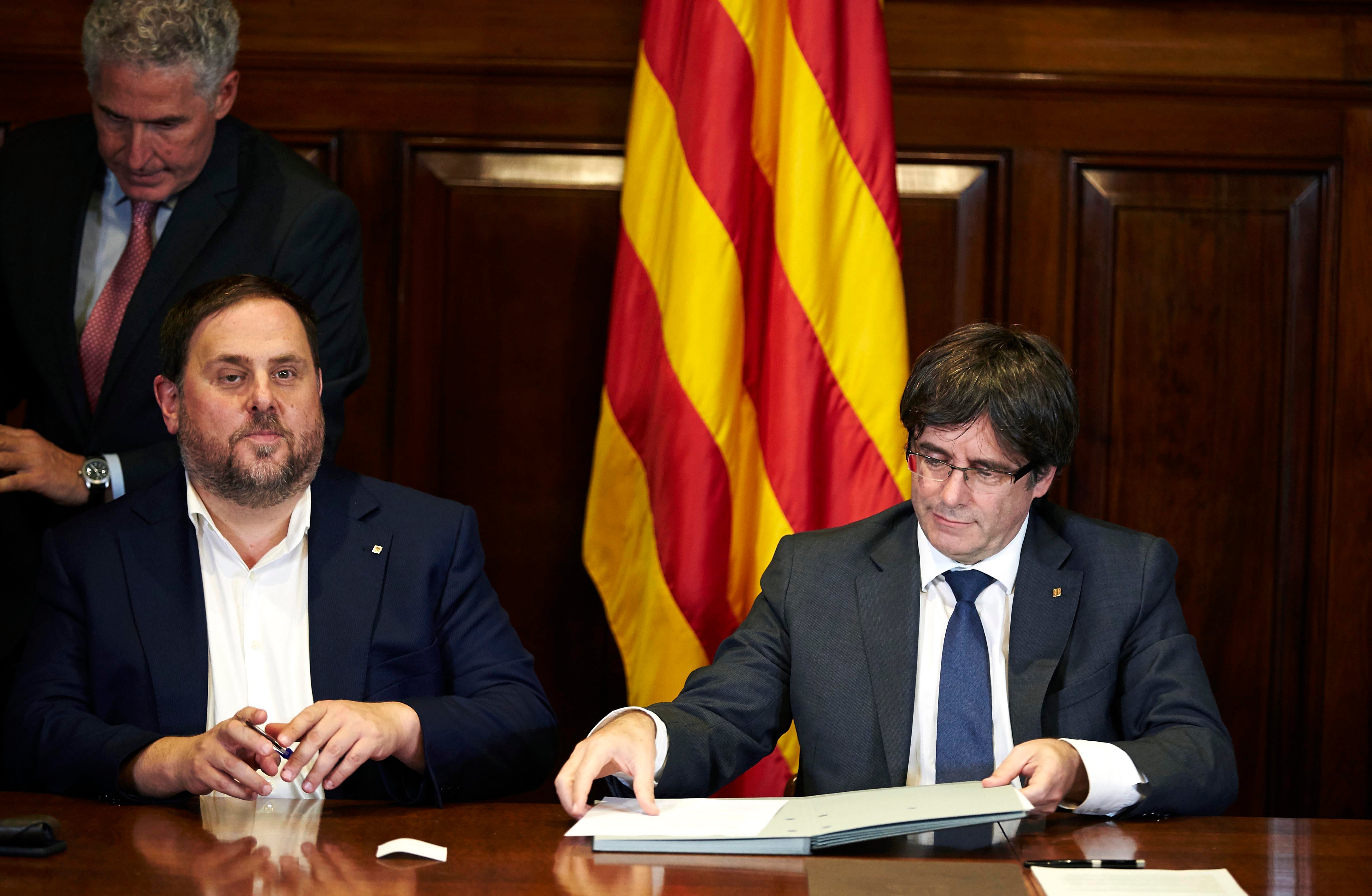 Tertulia: La Fiscalía ordena declarar a los alcaldes catalanes Tertulia: La Fiscalía ordena declarar a los alcaldes catalanes