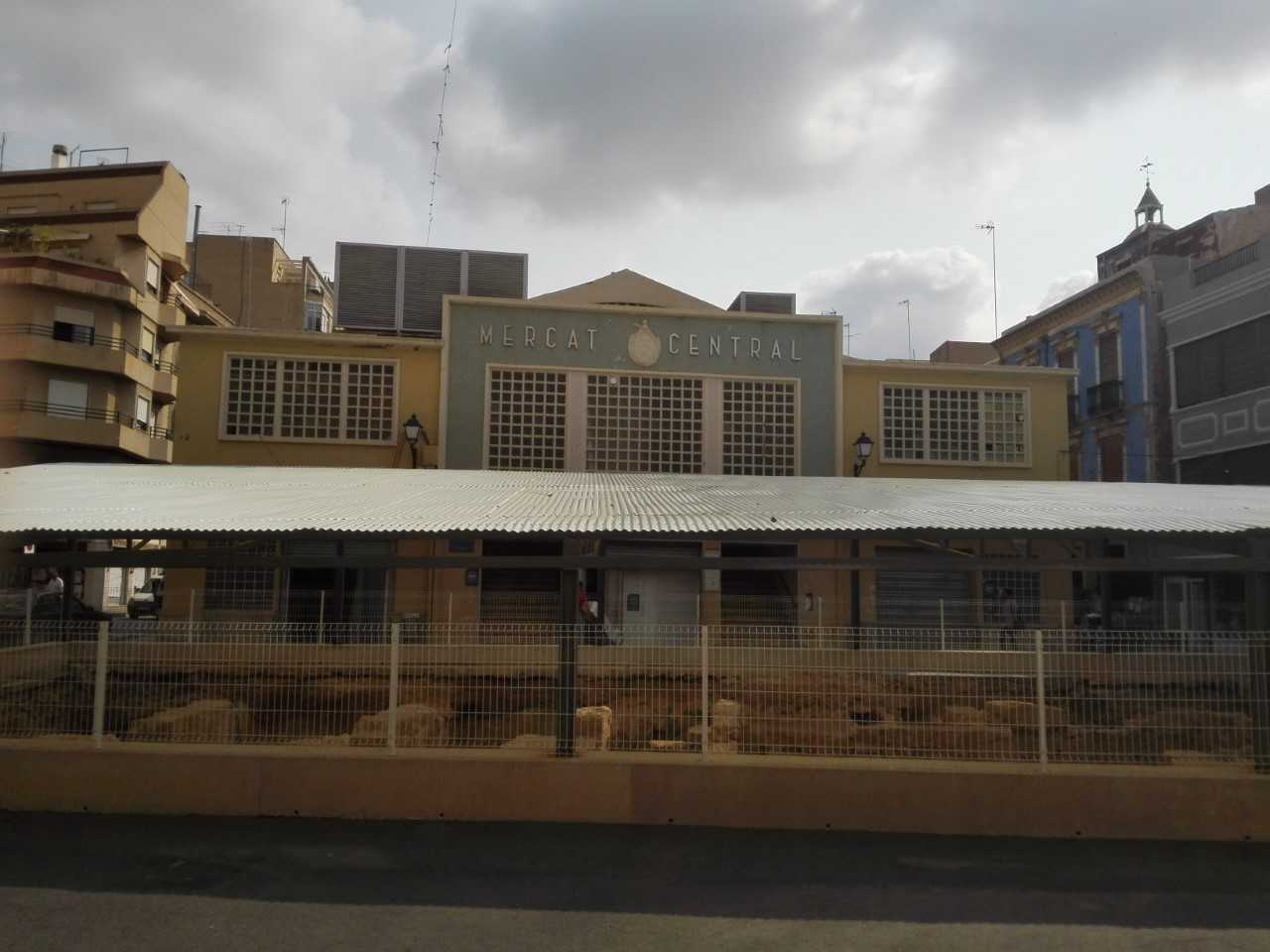 La portavoz de la Junta de Gobierno Local de Elche marca la próxima semana como plazo máximo para el desalojo del Mercado Central La portavoz de la Junta de Gobierno Local de Elche marca la próxima semana como plazo máximo para el desalojo del Mercado Central