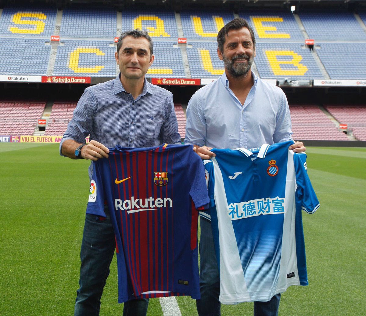 Ernesto Valverde y Quique Flores posan juntos en el Camp Nou en la previa del Barcelona - Espanyol Ernesto Valverde y Quique Flores posan juntos en el Camp Nou en la previa del Barcelona - Espanyol