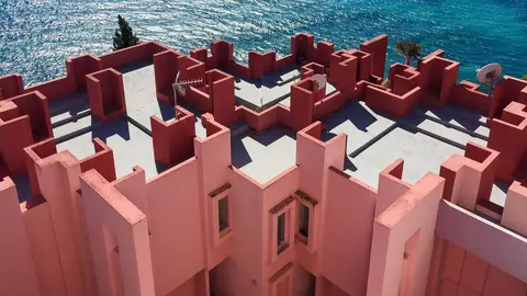 La Muralla Roja, obra del arquitecto Ricardo Bofill Leví La Muralla Roja, obra del arquitecto Ricardo Bofill Leví